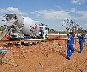 Obras de fundação preparam construção do novo prédio da FATEC 