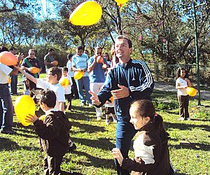 Colégio Divino Salvador comemora Dia dos Pais no Parque do Varvito