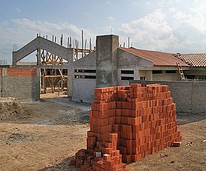 Construção de creche prossegue no bairro São Camilo