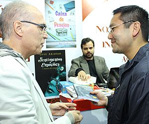Escritor sorocabano Zezo lança ficção de humor na Bienal do Livro