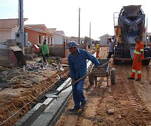 Obras para entrega das casas do CDHU estão sendo feitas