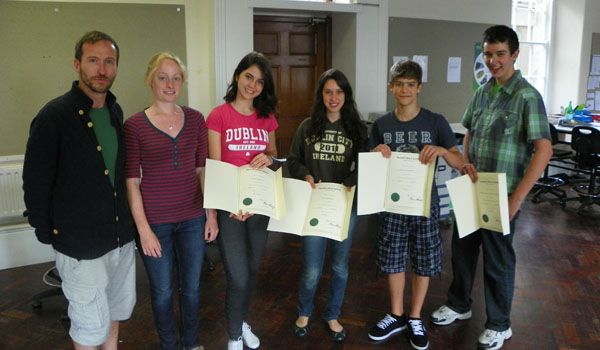 Alunos do Colégio Anglo Itu visitam a Irlanda do Norte