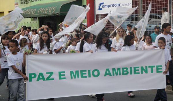 Pedidos de paz marcam desfile de 7 de Setembro no centro de Itu