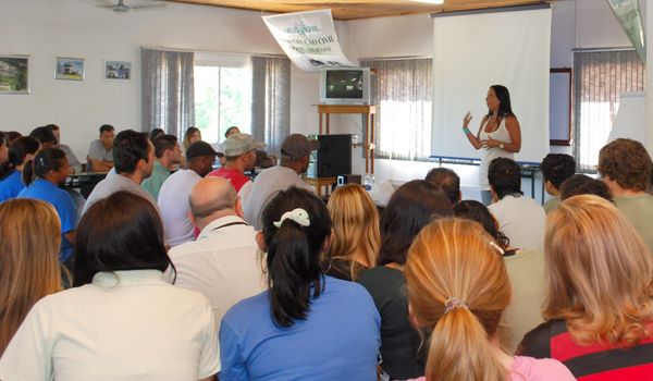 Terapeuta Floral faz palestra sobre qualidade de vida e relacionamento