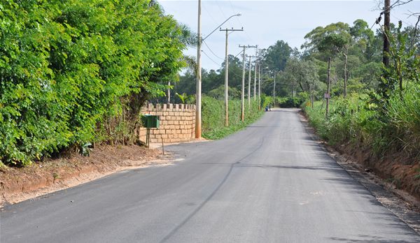 Pavimentação da Estrada Santa Inês tem prosseguimento 
