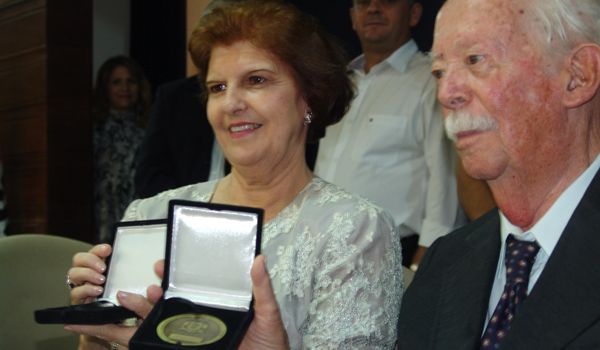 Entrega da Medalha Domingos Fernandes emociona homenageados