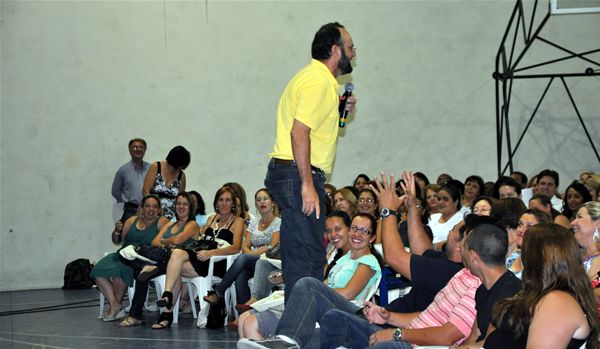 Abertura do ano letivo reúne cerca de 800 profissionais da educação 