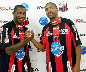 Ituano apresenta os jogadores Adaílton e Elton