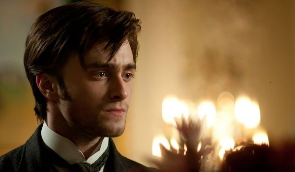 Primeiro filme de Daniel Radcliffe após Harry Potter chega aos cinemas