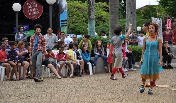 Público prestigia "Circuito Sesc de Artes" em Itu 