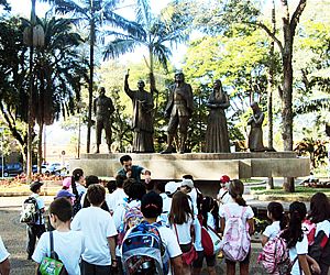 Estudantes do colégio Monteiro Lobato visitam o Complexo da Cachoeira