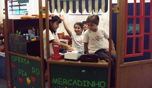 Alunos do Colégio Monteiro Lobato visitam Museu do Brinquedo