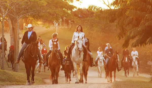 Fazenda Capoava realiza "Cavalgada do  Sol e da Lua" neste sábado