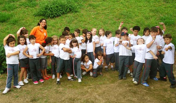 Alunos do Colégio Monteiro Lobato visitam sítio "Mãos na Terra"
