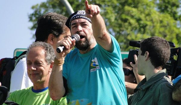 Manifestação em prol da Mata Atlântica reúne cerca de 2 mil pessoas