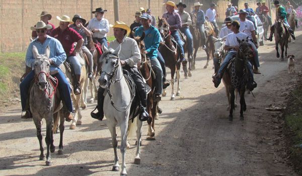Associação dos Romeiros promove última cavalgada antes da Romaria