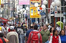 Atividade do comércio fecha o semestre com alta de 7,6%
