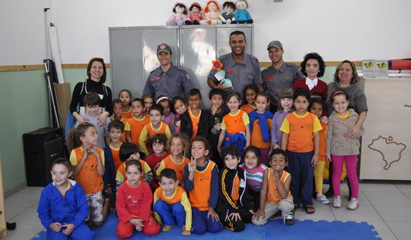 CEMUS I recebe visitas nas atividades do Projeto Meu Primeiro Livro