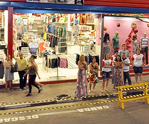 Campanha de Natal da ACIAS terá entrega de bolas neste domingo