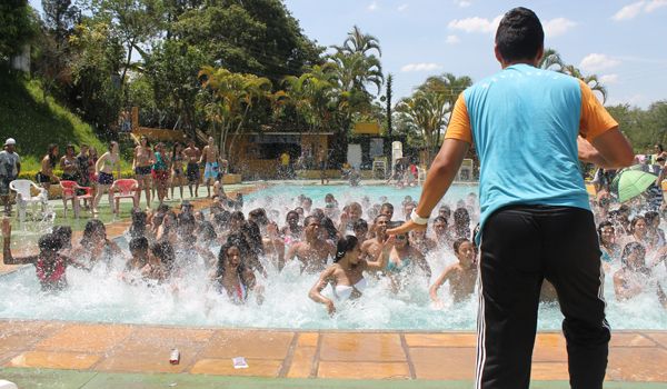 Festas de fim de Ano no Carrion terão shows, retrospectiva e fogos