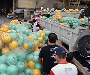 Associação Comercial faz distribuição de bolas em Campanha de Natal