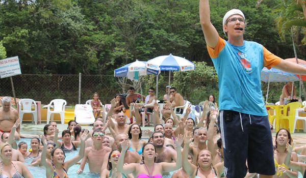 Temporada de verão no Camping Carrion tem música ao vivo e recreação