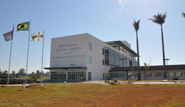 Secretaria programa visita monitorada ao prédio verde e oficinas