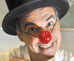 Médico faz palestra em Itu com truques de mágica