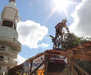 Desafio da Santa de Downhill Urbano acontece em Salto