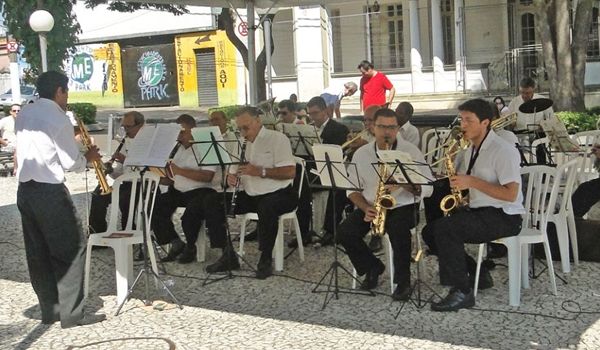 Banda do Carmo anima público na Praça da Matriz