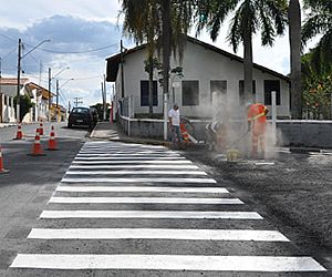 Setor de Trânsito realiza pintura de solo nas ruas recapeadas
