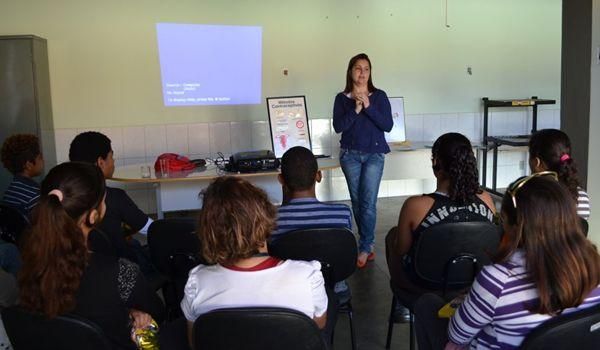 Equipe do CAPS Infantil promove palestras de orientação