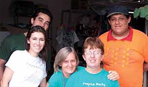 Bazar da pechincha do Projeto Mucky em Salto é sucesso 