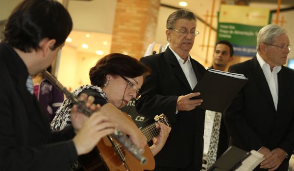 Seresta homenageia as mães no Plaza Shopping Itu 