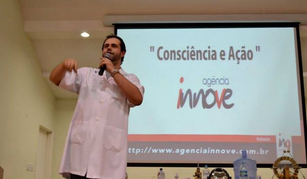 Estudantes do "Monteiro Lobato" visitam feira de profissões
