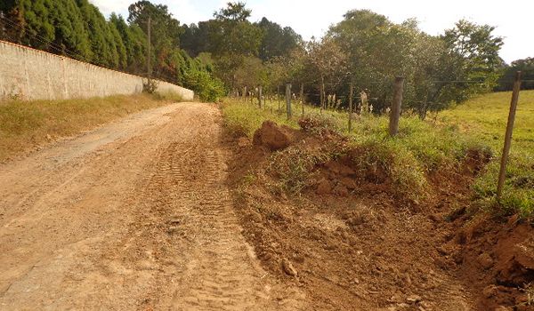 Prefeitura segue com obras e manutenção em estradas rurais da cidade
