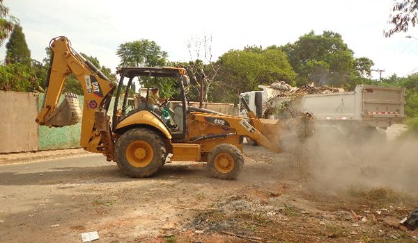Prefeitura realiza limpeza e asfaltamento em ruas de Itu