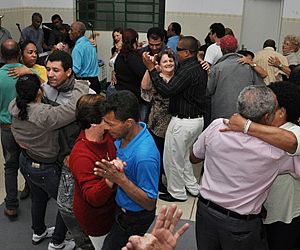 Grupo da Melhor Idade realiza Baile das Mães