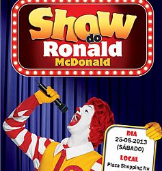 Ronald McDonald faz show no Plaza Shopping Itu