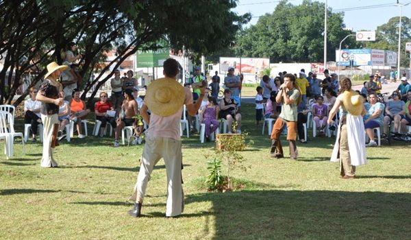 Peça teatral é encenada no projeto "Vida em Movimento"