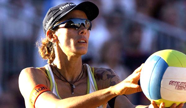 Adriana Behar participa de inauguração de quadras de vôlei de areia