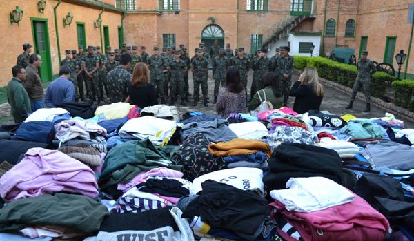 Exército doa 600 peças para a Campanha do Agasalho