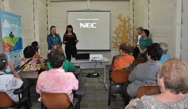 Melhor Idade participa de atividade no Bosque Alceu Geribello