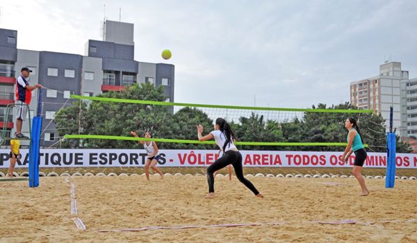 Projeto "Vida em Movimento" ganha quadras de vôlei de areia