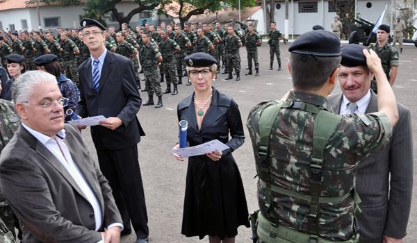 Representantes da Prefeitura de Itu recebem Boinas Pretas