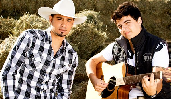 Projeto Tom Natural traz show da dupla sertaneja Deuber & Leandro
