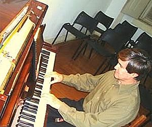 Pianista Ricardo Diniz faz reapresentação de concerto na Casa do Barão