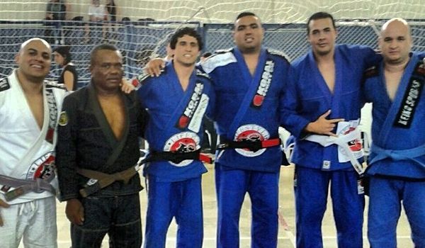 Professores de jiu jitsu de Itu recebem faixa preta