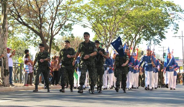 Desfile cívico comemora em Itu os 191 anos de Independência do Brasil