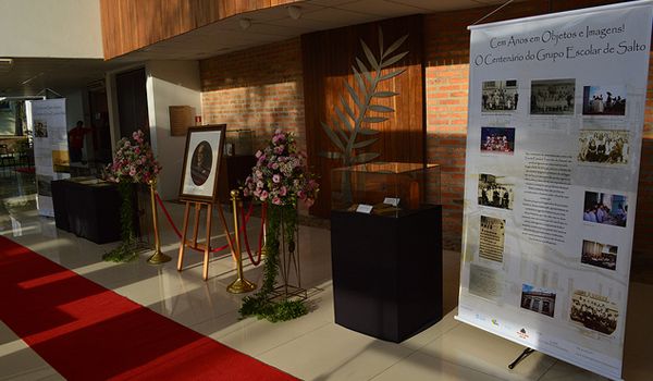 Exposição destaca objetos e imagens da escola "Tancredo do Amaral"